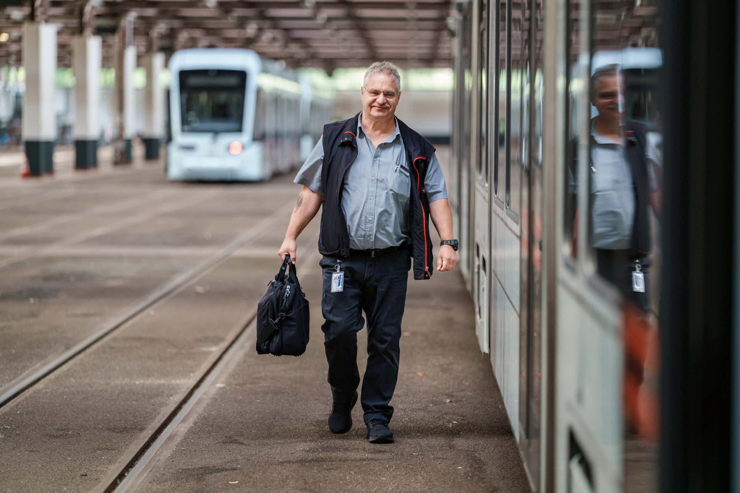 Michael hat gerade seine Bahn abgestellt