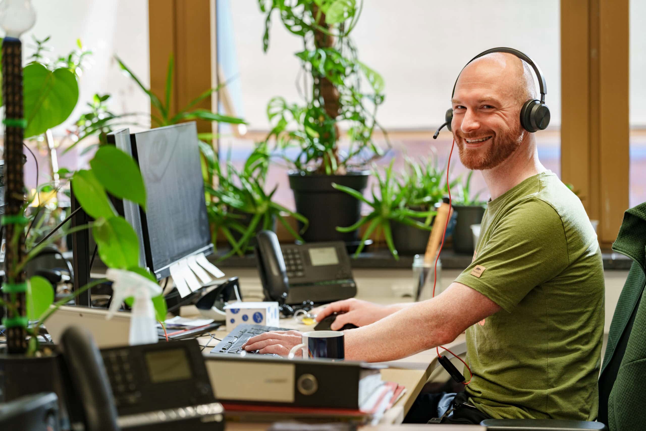 Nils in seinem grünen Büro