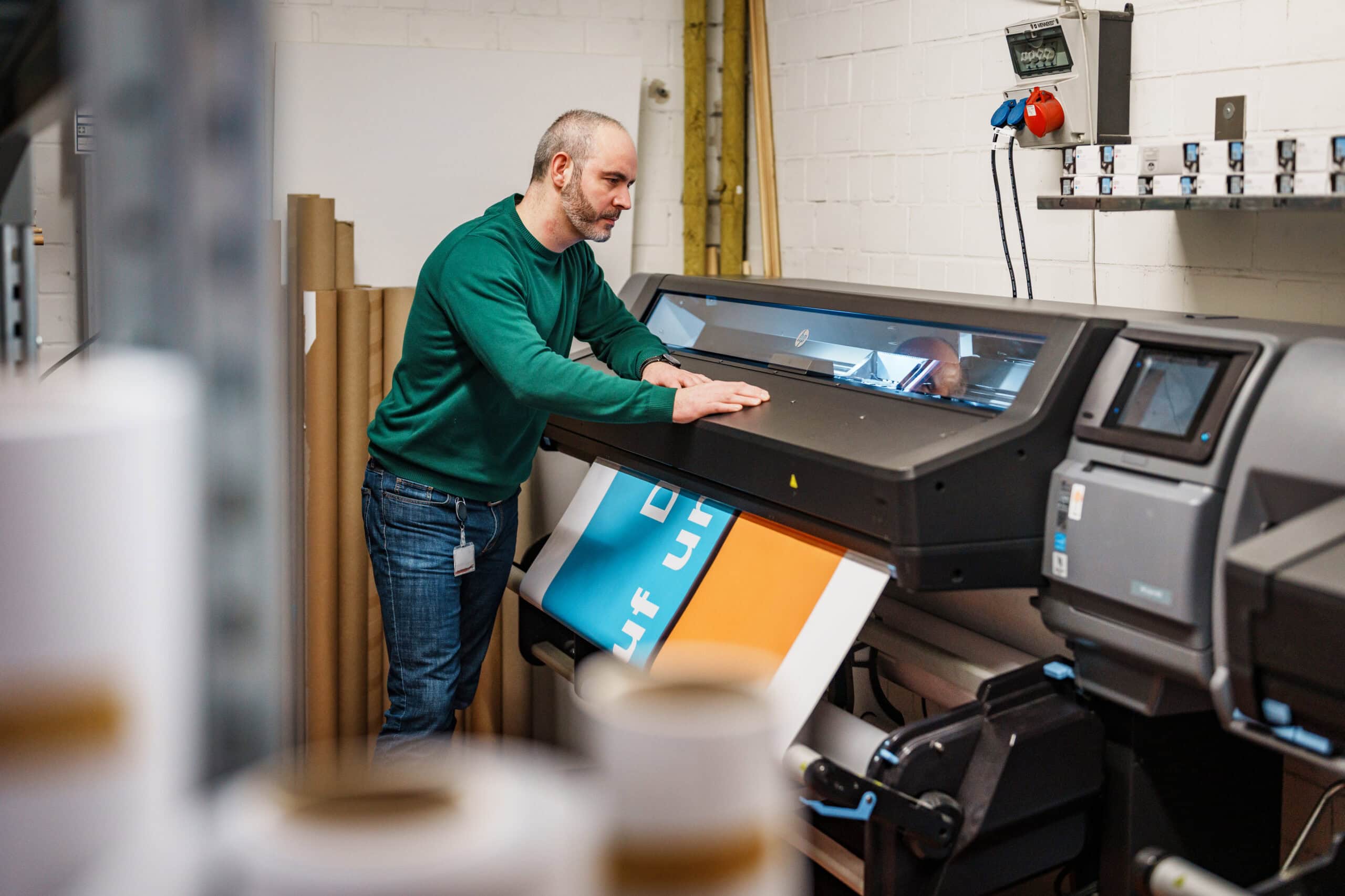 Röttger prüft den Druck