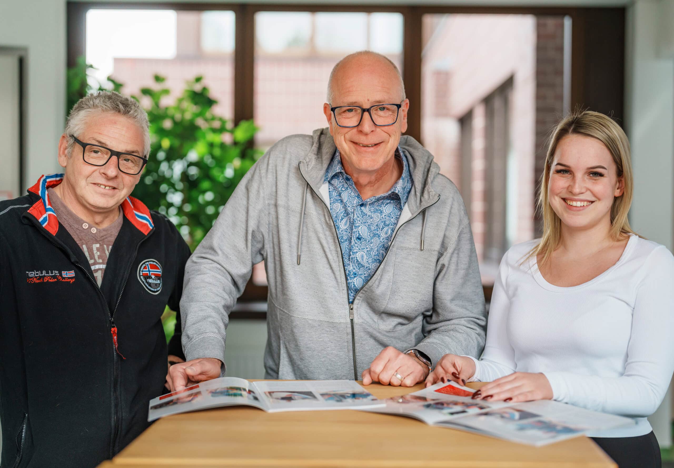 Stephan, Carsten und Lilly - unsere Ansprechpartner_innen für Verkehrsmittelwerbung